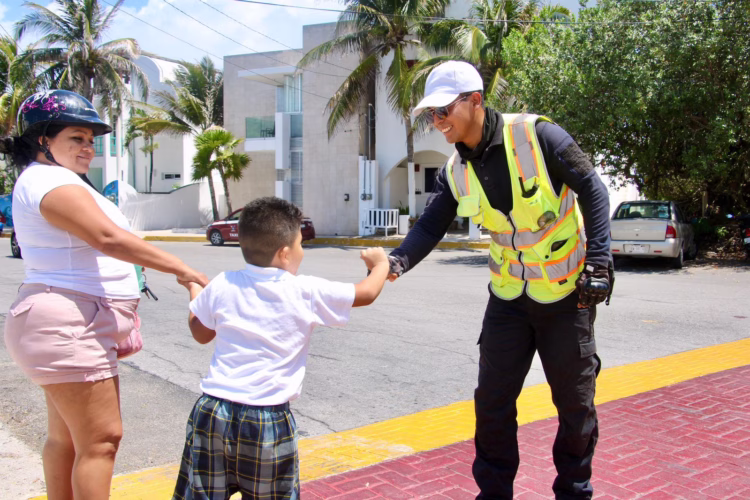 Gobierno Municipal fortalece el Programa Escuadrón Vial Escolar en beneficio de más de 6 mil 700 estudiantes