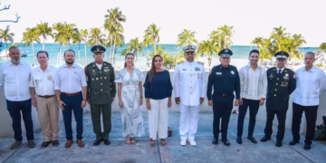 Atenea Gómez asiste a ceremonia del Aniversario de la Heroica Defensa del Puerto de Veracruz de 1914
