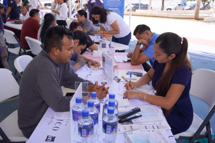 Gobierno de Estefanía Mercado acerca más de 300 vacantes a Puerto Aventuras con la Feria Municipal del Empleo