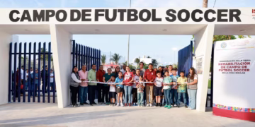Atenea inaugura nueva cancha de fútbol soccer en Isla Mujeres