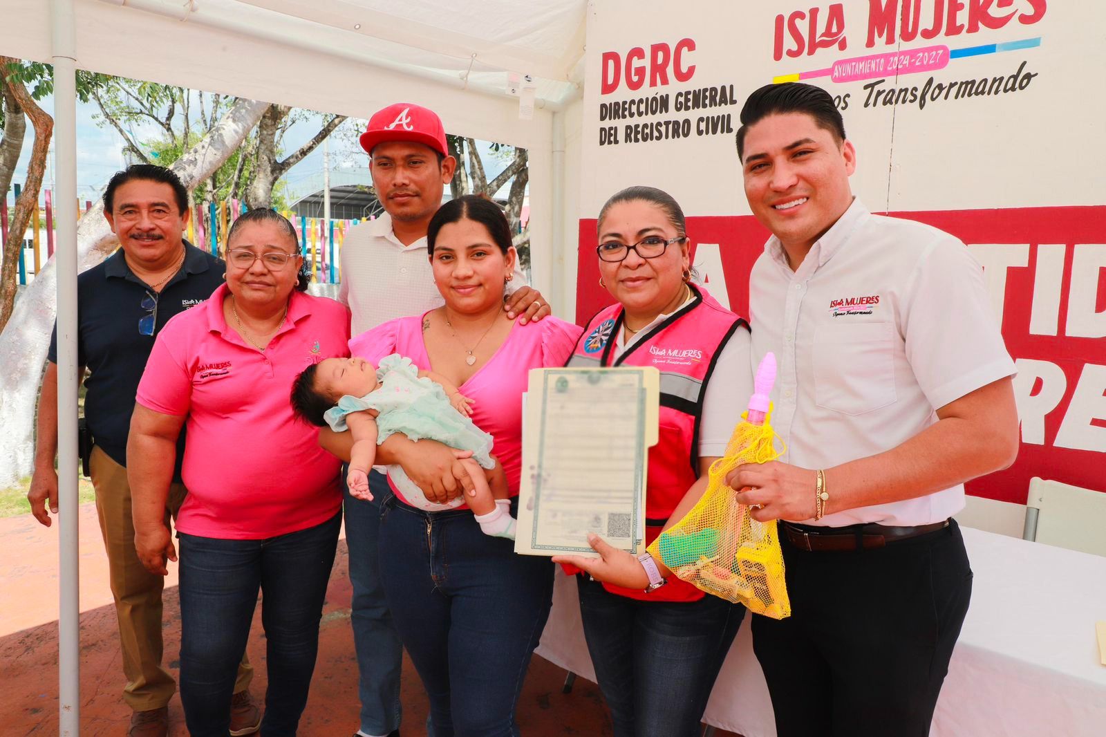 Gobierno de Atenea Gómez acerca a ciudadanos programa “Mi Identidad, Mi Primer Derecho”