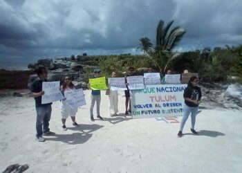 Ciudadanos protestan durante festejo de aniversario del Parque Nacional Tulum