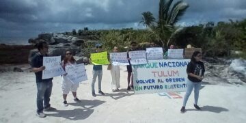 Ciudadanos protestan durante festejo de aniversario del Parque Nacional Tulum