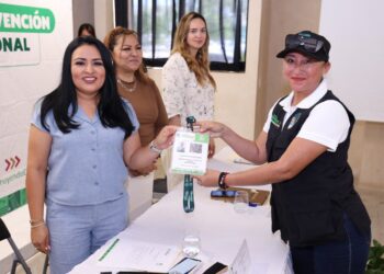 Entrega Blanca Merari credenciales del programa “Conoce a tu Inspector”
