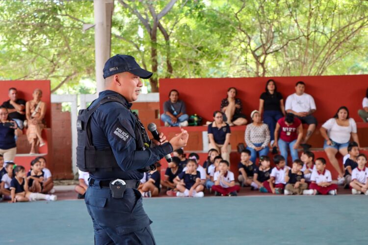 Refuerza Estefanía Mercado acciones preventivas en escuelas con la Policía y el DIF Municipal