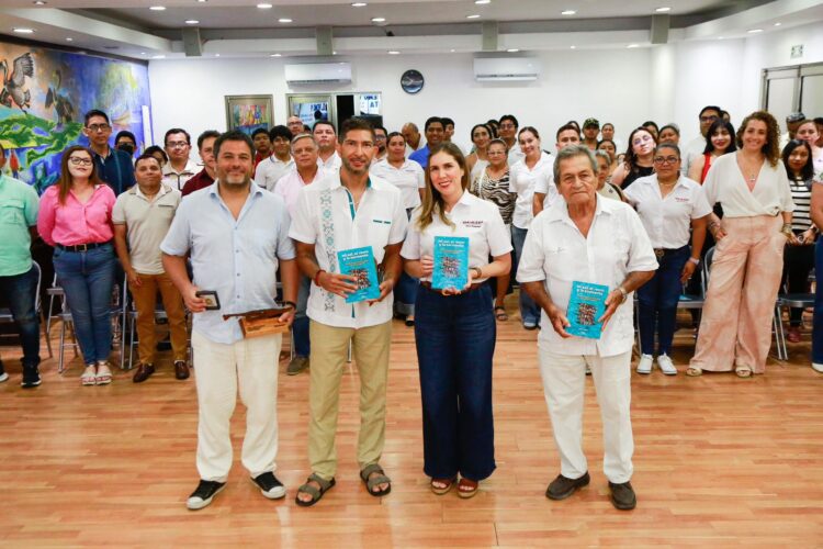 Presentan en Isla Mujeres el libro “Mi sal, el remo y la tormenta” de Luciano Núñez 