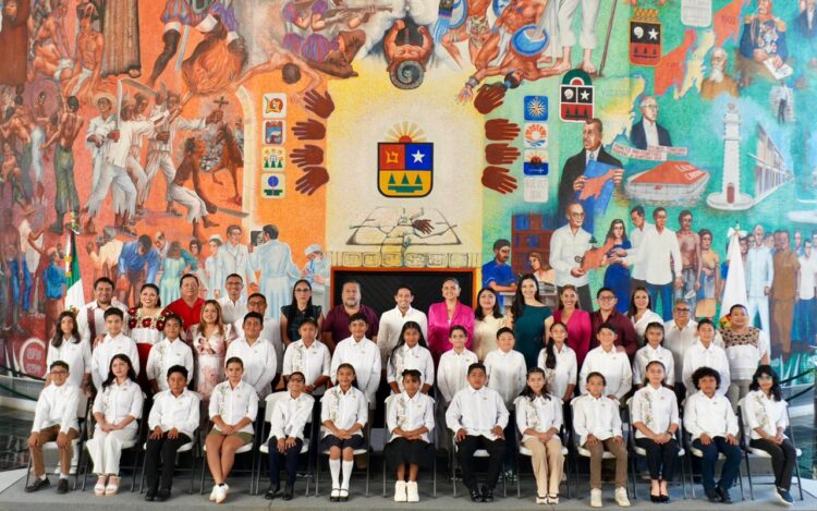 Renán Sánchez Tajonar da la bienvenida a niñas y niños del Parlamento Infantil