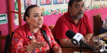 Ediles que cedan facultades al estado pasarán a la historia como incapaces: Cora Amalia