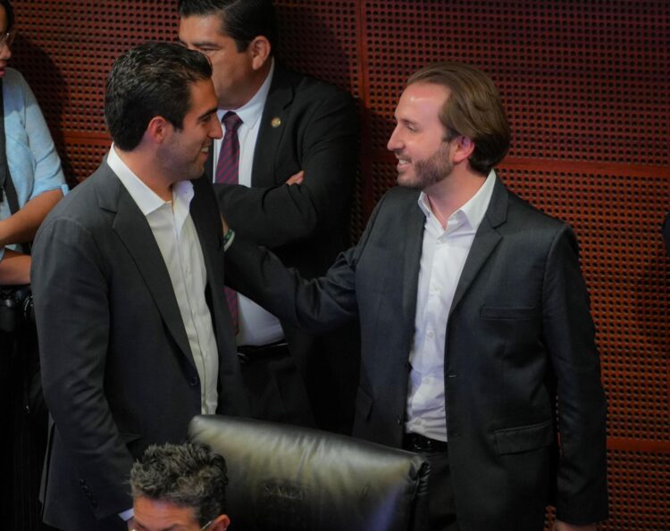 Fernando Muñoz reconoce el trabajo de Eugenio Segura en el Senado 