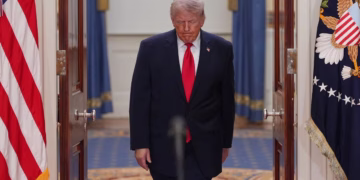 Abran el estrecho, bastardos locos, o vivirán el infierno”; Trump amaga con atacar centrales energéticas de Irán