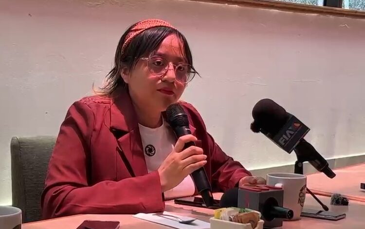 Aparece María Adela en público para negar estar sustraída contra su voluntad