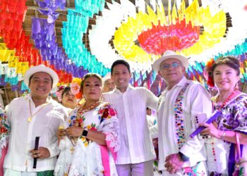 Renán Sánchez reconoce tradiciones de El Cedral como orgullo de Cozumel