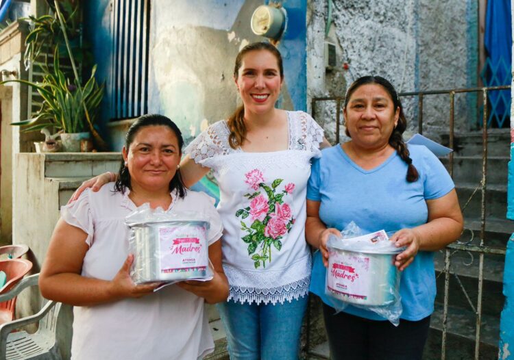 Atenea recorre colonias de Isla Mujeres para celebrar a las mamás con cercanía y trabajo en territo