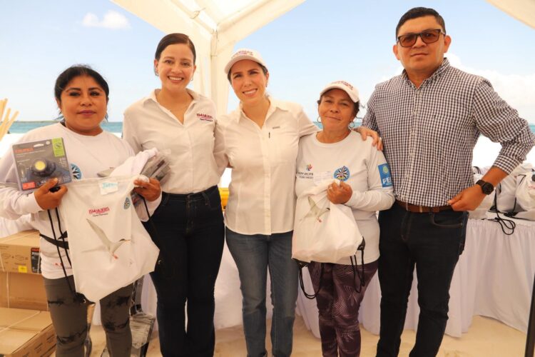 Gobierno de Isla Mujeres refuerza a ZOFEMAT con entrega de equipo y herramientas de trabajo