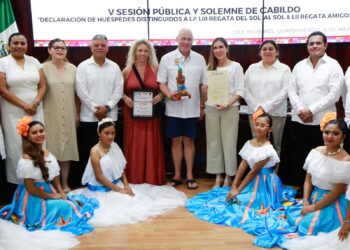 Atenea Gómez declara huéspedes distinguidos a participantes de la Regata del Sol al Sol