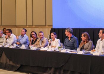 Todo el respaldo y trabajo en equipo para impulsar el Distrito Financiero y Tecnológico: Ana Paty Peralta