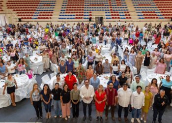Gobierno de Estefanía Mercado celebra a madres trabajadoras del Ayuntamiento