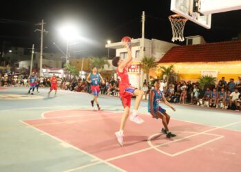 Caguameros de Isla Mujeres arrasa contra Roosters de Cozumel en el “Duelo de Islas”