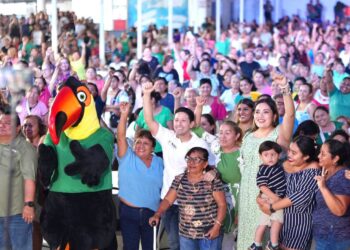 Celebra Renán Sánchez a 2 mil 500 mamás de Cozumel en emotivo convivio