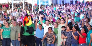Celebra Renán Sánchez a 2 mil 500 mamás de Cozumel en emotivo convivio