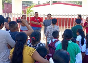 Padres cierran escuela de Ignacio Zaragoza ante ausentismo de director