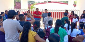 Padres cierran escuela de Ignacio Zaragoza ante ausentismo de director