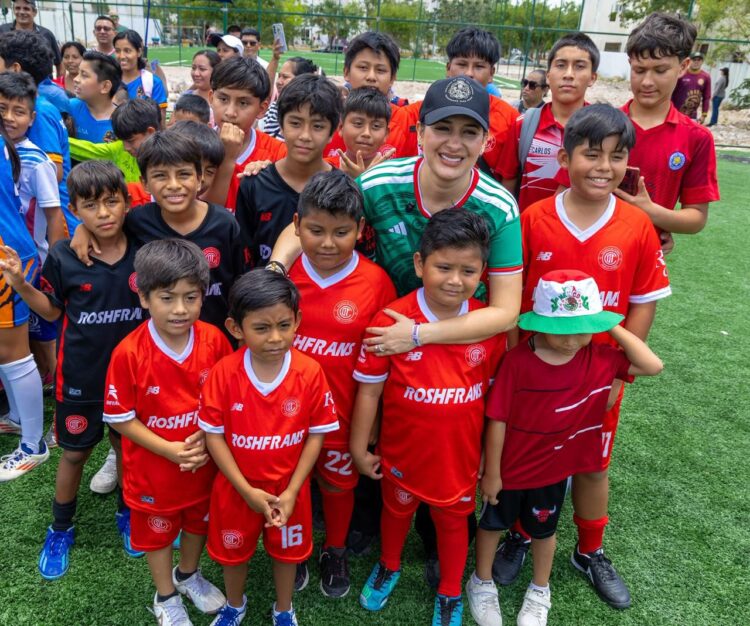 Estefanía Mercado se suma al mundial social de Claudia Sheinbaum