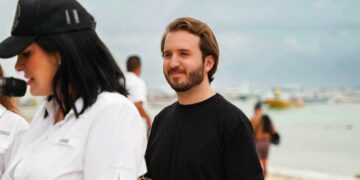 Fernando Muñoz exhorta al cuidado ambiental en Playa del Carmen