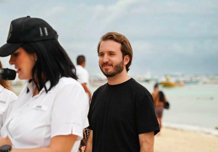 Fernando Muñoz exhorta al cuidado ambiental en Playa del Carmen