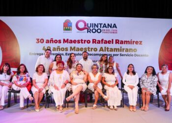 Con entrega de premios y medallas, Mara Lezama reconoce vocación y trayectoria de 366 docentes quintanarroenses