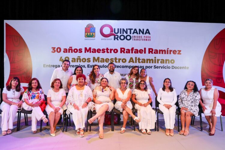 Con entrega de premios y medallas, Mara Lezama reconoce vocación y trayectoria de 366 docentes quintanarroenses