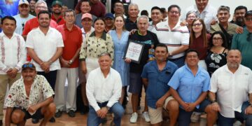 Gobierno de Isla Mujeres rinde homenaje al primer entrenador de los Caguameros