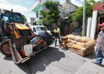 Estefanía Mercado refuerza la limpieza de Playa del Carmen