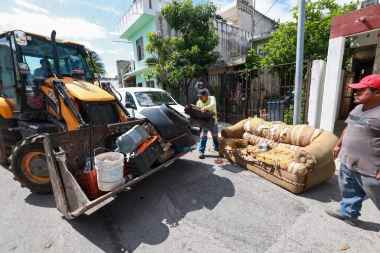 Estefanía Mercado refuerza la limpieza de Playa del Carmen 