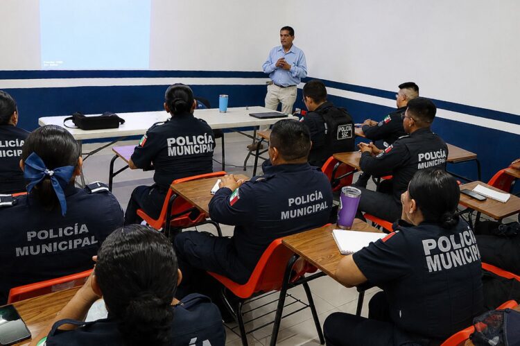 Gobierno de Estefanía Mercado fortalece la profesionalización policial en Playa del Carmen