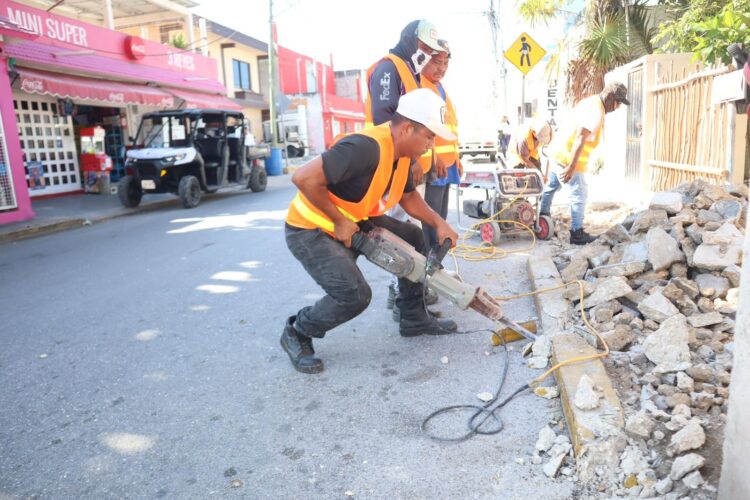 Gobierno de Isla Mujeres inicia rehabilitación de la avenida Jesús Martínez Ross