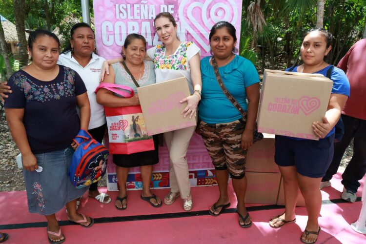 Atenea lleva apoyos alimentarios de “Isleña de Corazón” a familias de Francisco May