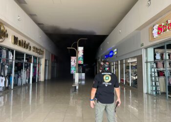 Mi Plaza Héroes permanece cerrada, tras incendio en tienda de ropa