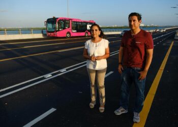 Supervisa Mara Lezama pruebas de la Ruta 27 sobre el puente Nichupté