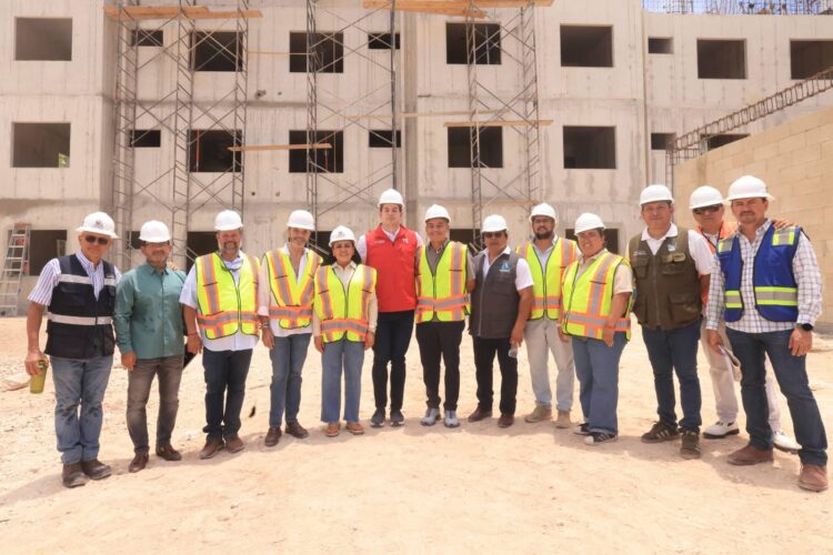 Recorre Blanca Merari obra de viviendas del Infonavit en Puerto Morelos