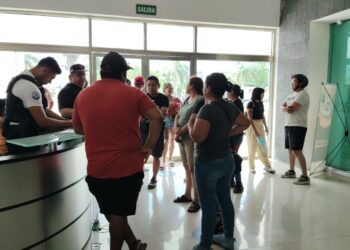 Protestan playenses ante la CFE por recurrentes apagones