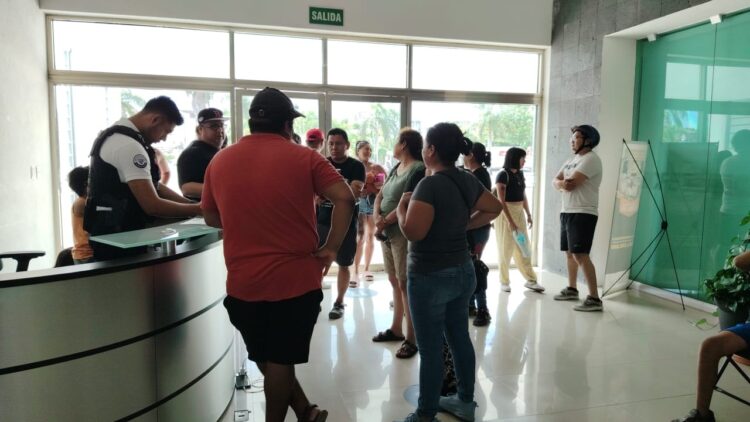 Protestan playenses ante la CFE por recurrentes apagones
