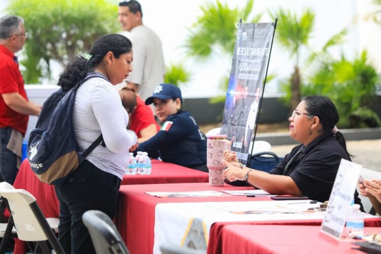 Acerca gobierno de Estefanía Mercado más de 300 oportunidades laborales con Feria Municipal del Empleo