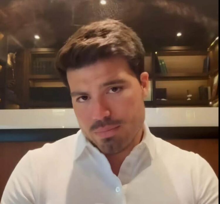 “Guerra espiritual” del muchacho verde Gustavo
