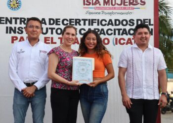 Atenea impulsa la capacitación de isleñas e isleños con cursos certificados