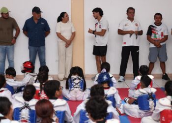 Asiste Blanca Merari a encuentro amistoso de taekwondo en Puerto Morelos