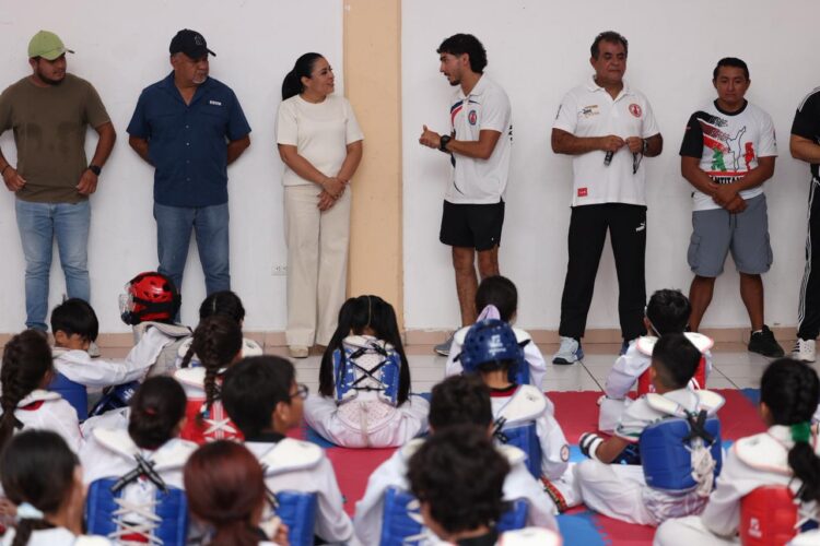 Asiste Blanca Merari a encuentro amistoso de taekwondo en Puerto Morelos