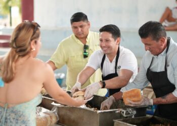 Renán Sánchez y “Chepe” Contreras fortalecen la cercanía con la gente en Cozumel