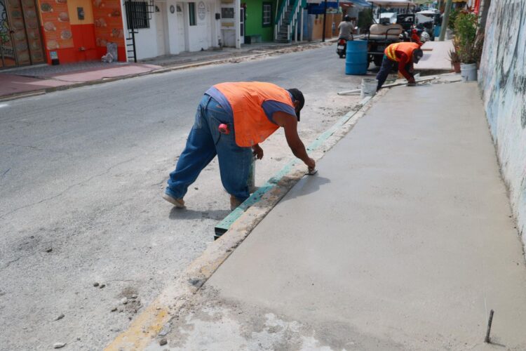 Avanza la rehabilitación de la Avenida Jesús Martínez Ross de Isla Mujeres