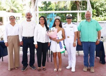 Corona Blanca Merari a Reina del Día de la Marina en Puerto Morelos